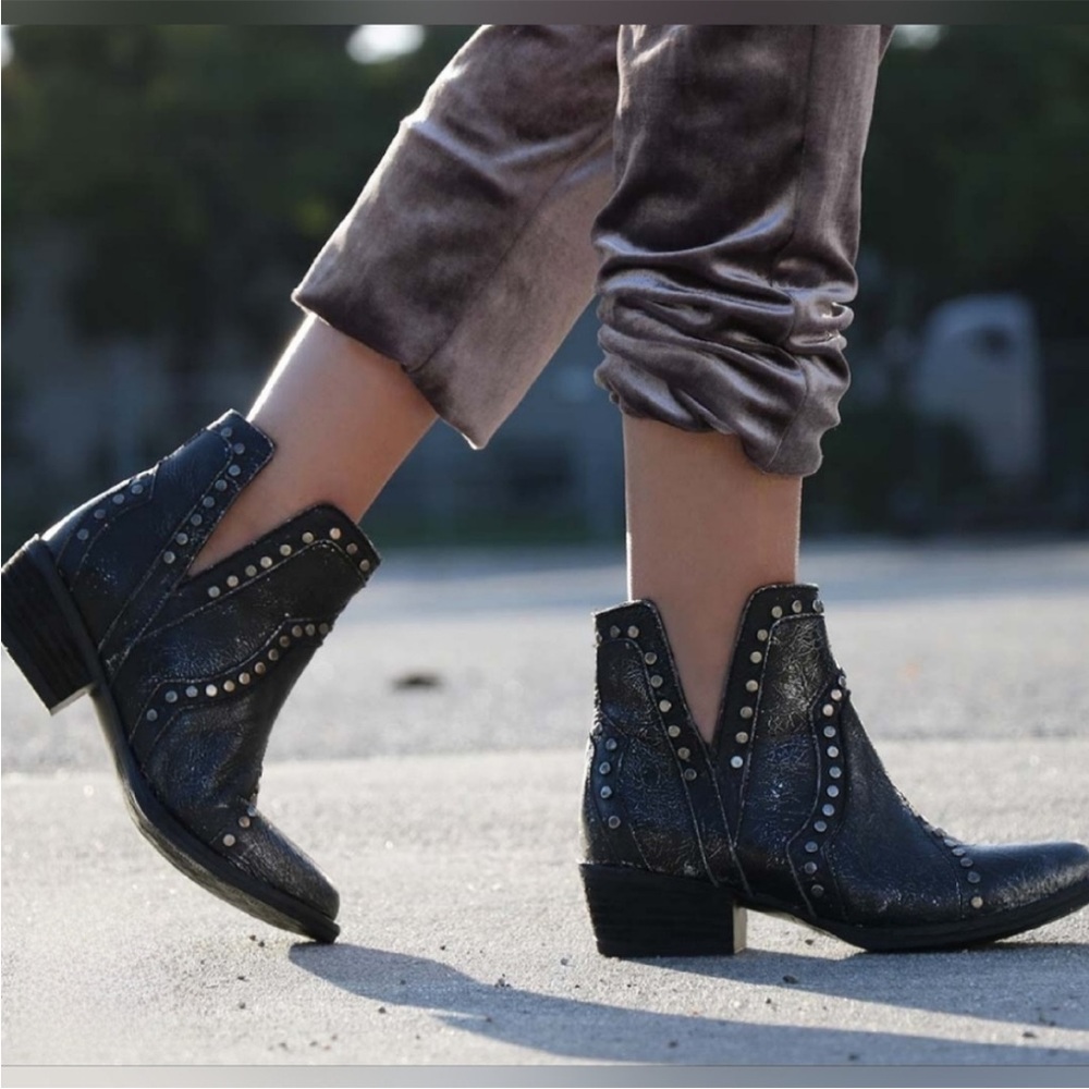 Very Volatile Spears Booties - Picture 8 of 8